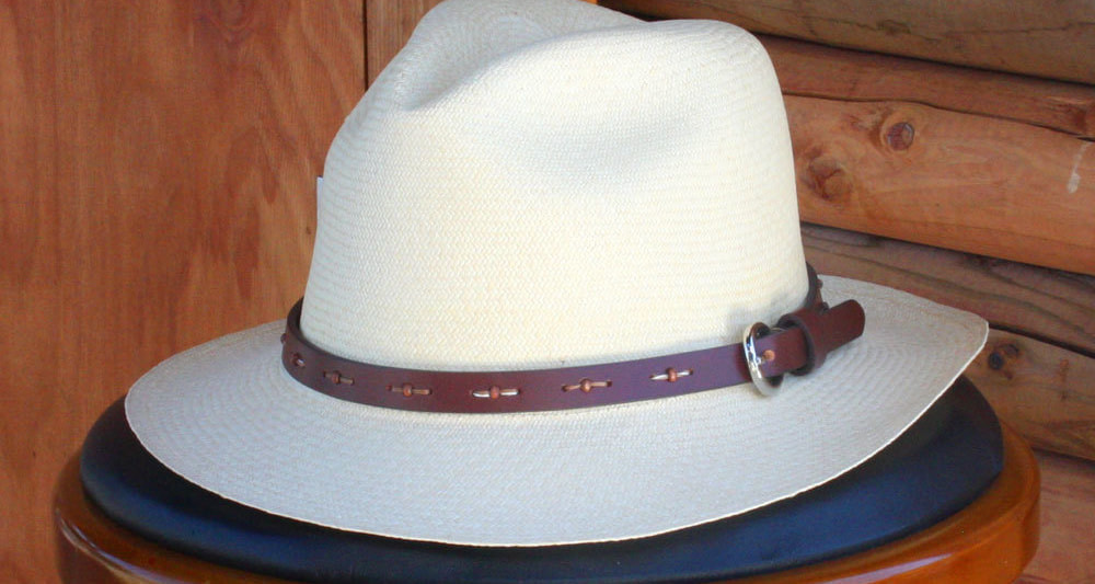 美しいシルエットの　ストーン　パナマ帽子